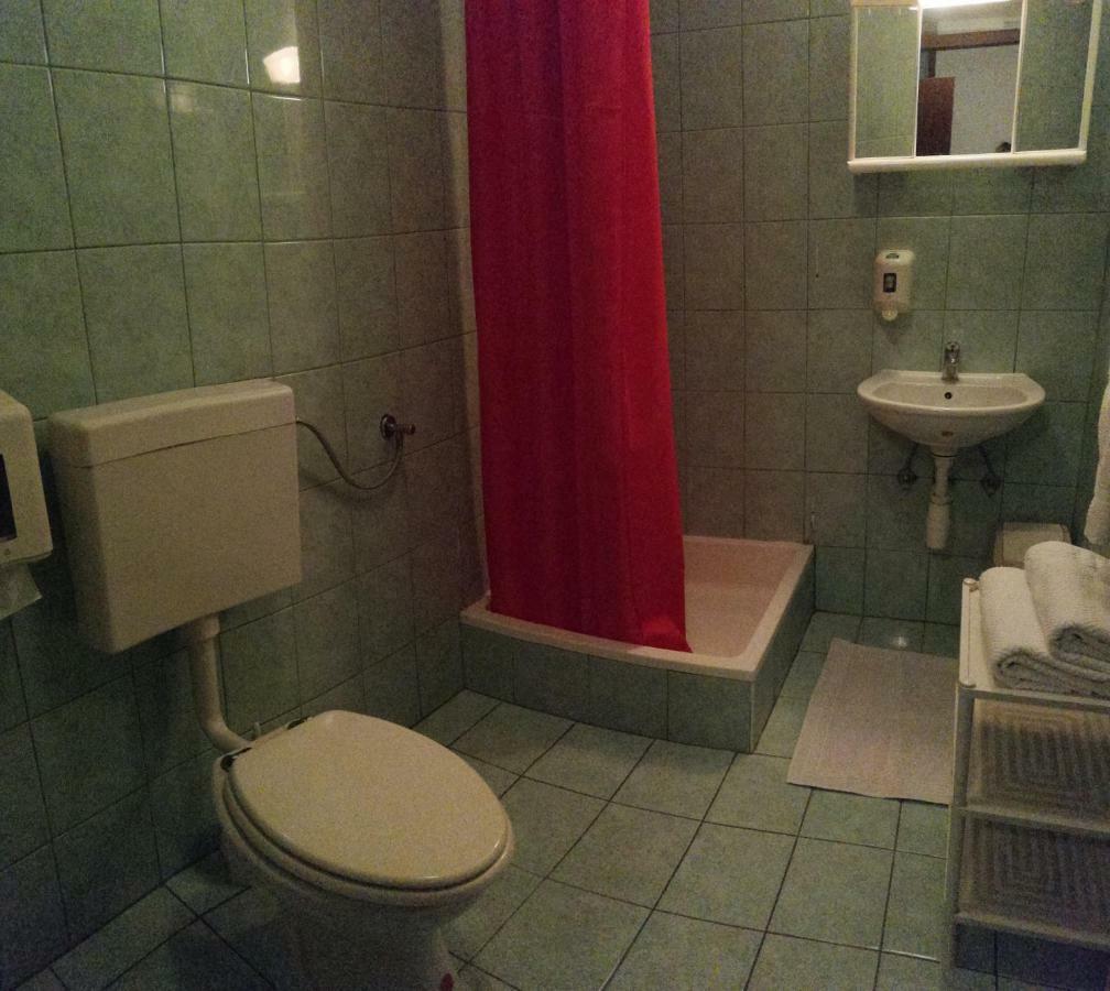 Hotel Kavana I Sobe Monika Grabrovnik Esterno foto
