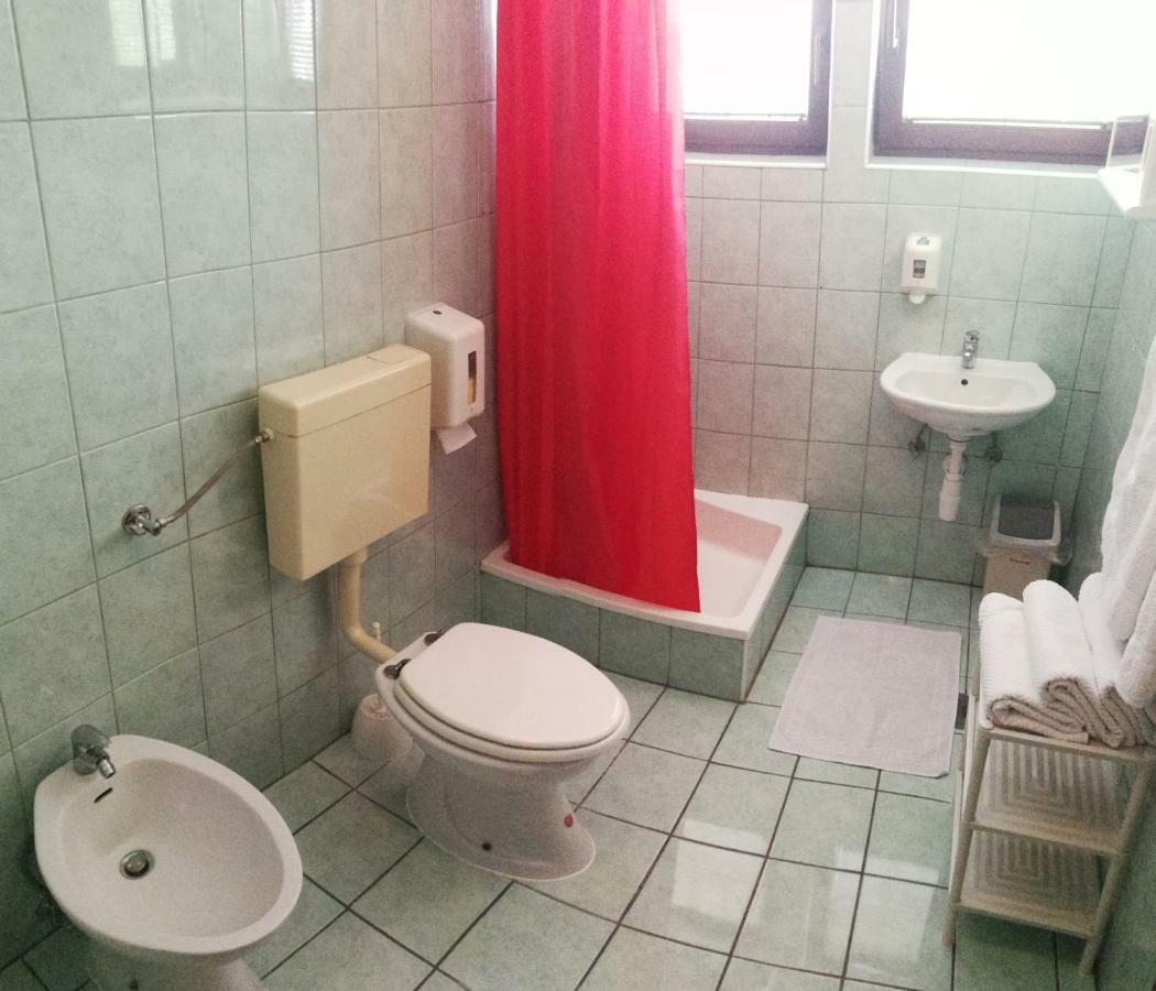 Hotel Kavana I Sobe Monika Grabrovnik Esterno foto